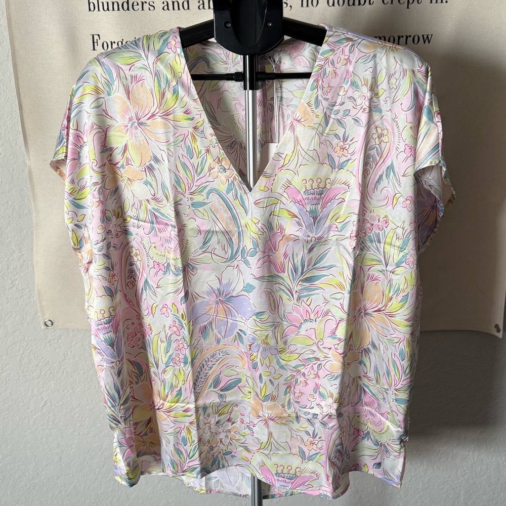 Emily Wonder Floral V-Neck Women's Top NWT